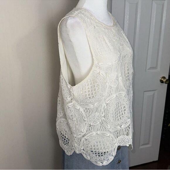 BR L Luxury Elegant Ivory Crochet Lace Back Button Keyhole Sleeveless Shell - Picture 6 of 15